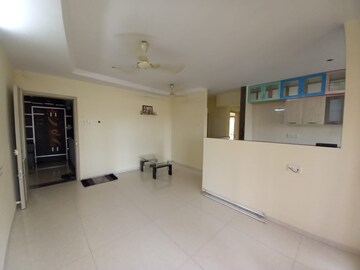 Room in 3 BHK Apartment at Riddhi Garden, Malad East – for Sale