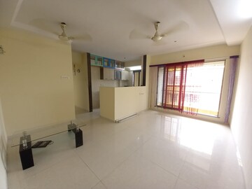 Room in 3 BHK Apartment at Riddhi Garden, Malad East – for Sale