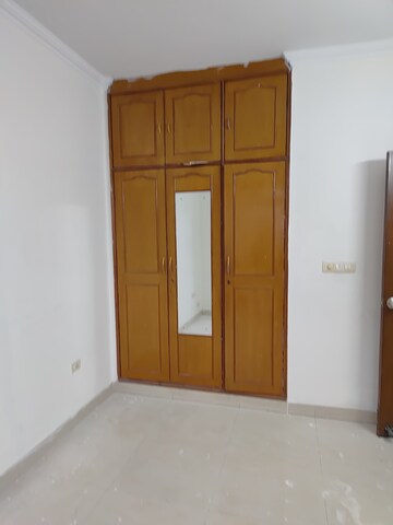Room in 3 BHK Apartment at Ansal Sushant Estate, Sector 52 – for Rent
