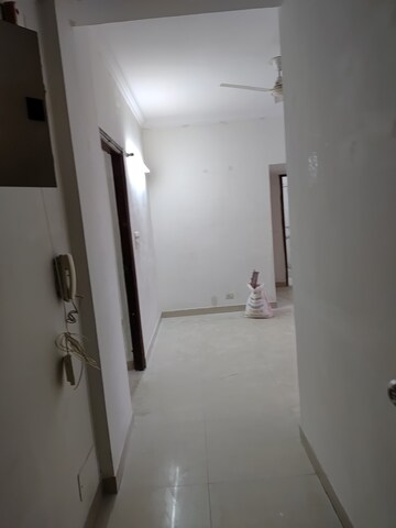 Building Lobby in 3 BHK Apartment at Ansal Sushant Estate, Sector 52 – for Rent