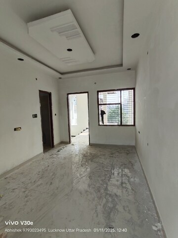 Room in 3 BHK Independent House at Jankipuram Extension – for Sale