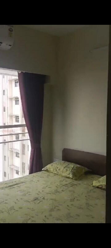 Room in 2 BHK Apartment at Sugee Atharva, Prabhadevi – for Rent
