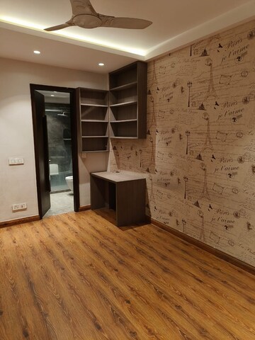 Room in 3 BHK Builder Floor at Ansal Sushant Lok I, Sector 43 – for Rent