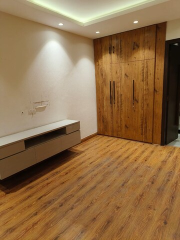 Room in 3 BHK Builder Floor at Ansal Sushant Lok I, Sector 43 – for Rent