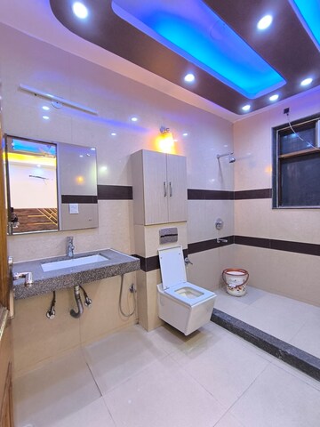 Team Area in 1 BHK Builder Floor at Ansal Sushant Lok I, Sector 43 – for Rent
