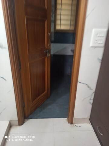 Room in 2 BHK Builder Floor at Sector 27 – for Rent