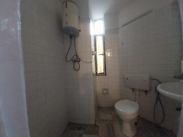 Bathroom in 2 BHK Apartment at DLF Silver Oaks, Sector 26 – for Rent