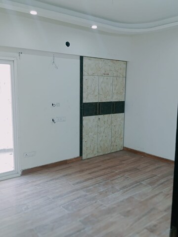 Room in 2 BHK Apartment at Sikka Karnam Greens, Sector 143b – for Rent