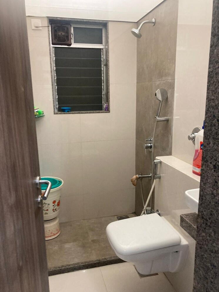 Bathroom, riddhi-gardens-chs 2 Bedroom 980 Sq.Ft. Apartment In Malad East Mumbai 8080264