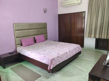 Bedroom in 2 BHK Builder Floor at Sector 26a – for Rent