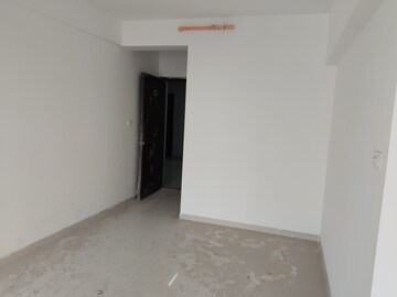 Room in 1 BHK Apartment at UK Iridium, Kandivali East – for Rent
