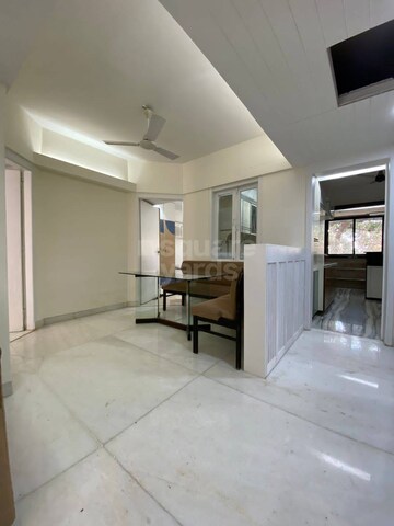 Room in 3 BHK Apartment at Khar West – for Rent