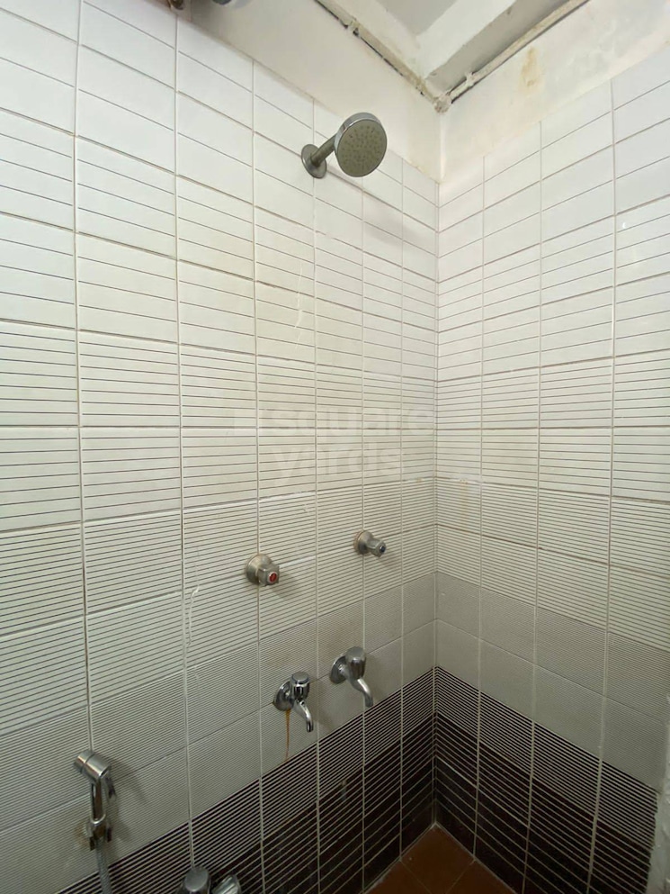 Bathroom, khar west 3 Bedroom 1000 Sq.Ft. Apartment In Khar West Mumbai 8080294