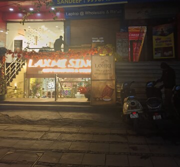 Parking in  Showroom at Pitampura – for Rent