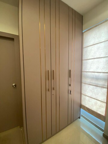 Room in 3 BHK Apartment at Oberoi Realty Esquire, Goregaon East – for Sale