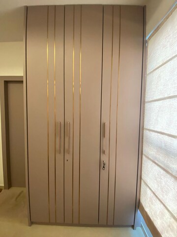 Room in 3 BHK Apartment at Oberoi Realty Esquire, Goregaon East – for Sale