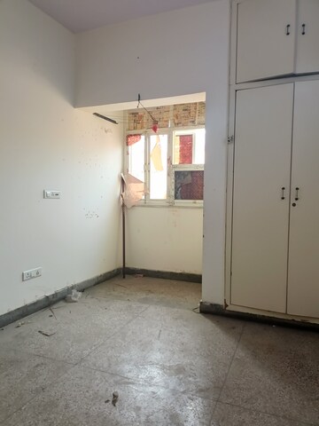 Room in 2 BHK Apartment at Patparganj – for Rent