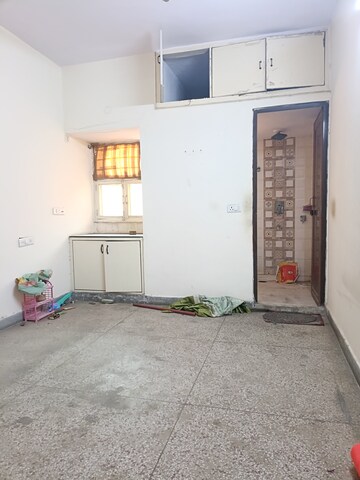 Room in 2 BHK Apartment at Patparganj – for Rent