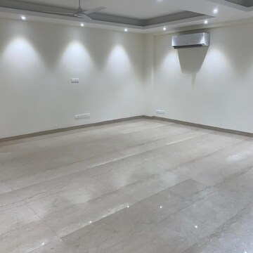 Room in 3 BHK Builder Floor at Greenwood City, Sector 40 – for Rent