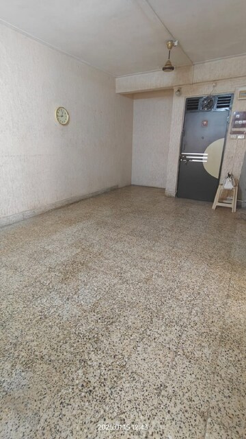 Room in 1 BHK Apartment at Santacruz West – for Rent