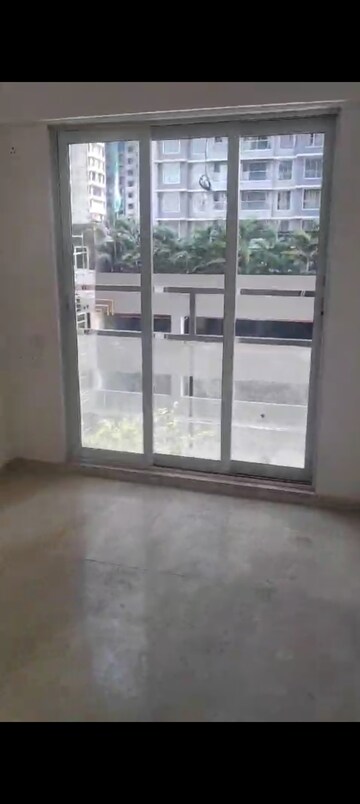Room in 3.5 BHK Apartment at Mitha Nagar – for Rent