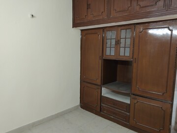 Room in 3 BHK Apartment at Kapil Vihar Apartments, Sector 21c – for Rent