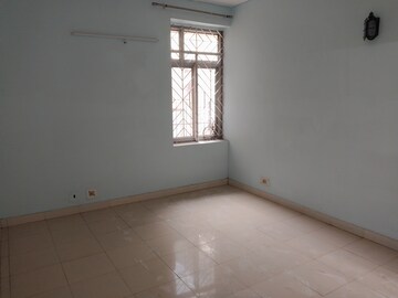 Room in 3 BHK Apartment at Kapil Vihar Apartments, Sector 21c – for Rent