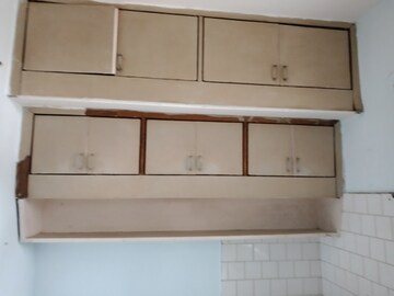 Furnished Amenities in 3 BHK Apartment at Kapil Vihar Apartments, Sector 21c – for Rent