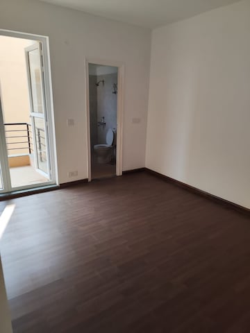 Room in 4 BHK Apartment at Sector 77 – for Sale