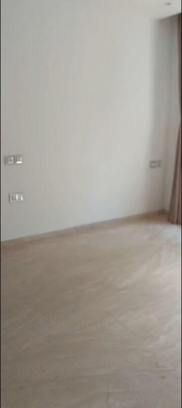 Room in 3 BHK Apartment at Hiranandani Meadows, Manpada – for Rent