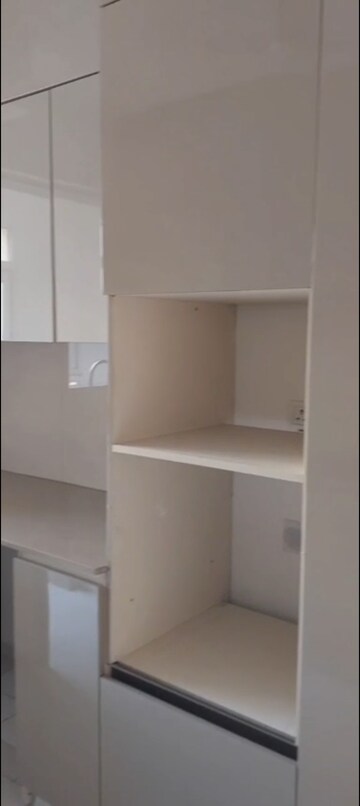 Furnished Amenities in 3 BHK Apartment at Hiranandani Meadows, Manpada – for Rent