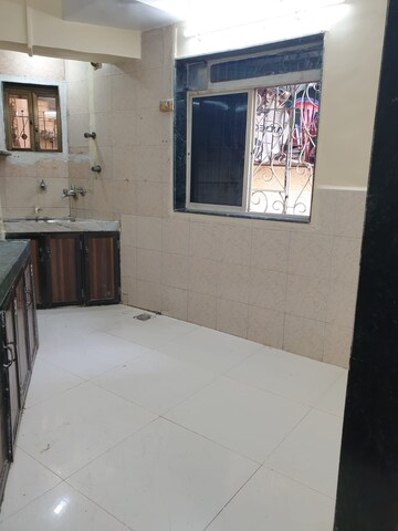 Room in 2 BHK Apartment at Aradhana Aprtment, Juhu – for Rent