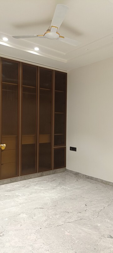 Bedroom in 3 BHK Builder Floor at Anand Vihar – for Sale