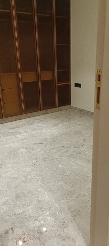 Room in 3 BHK Builder Floor at Anand Vihar – for Sale