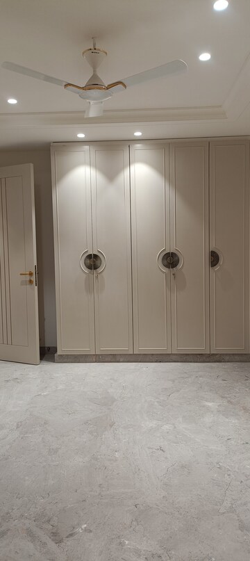 Bedroom in 3 BHK Builder Floor at Anand Vihar – for Sale