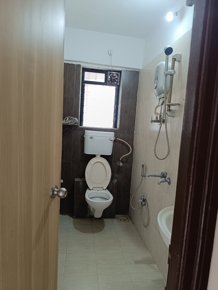 Bathroom, unnati-woods-chs 2 Bedroom 786 Sq.Ft. Apartment In Kasarvadavali Thane 8080632