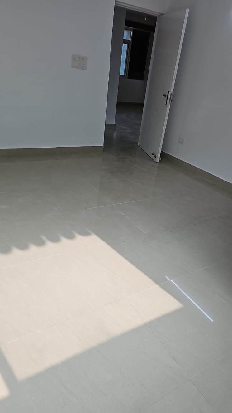 Room, sector 5 dwarka 3.5 Bedroom 1800 Sq.Ft. Apartment In Sector 5, Dwarka Delhi 8080651