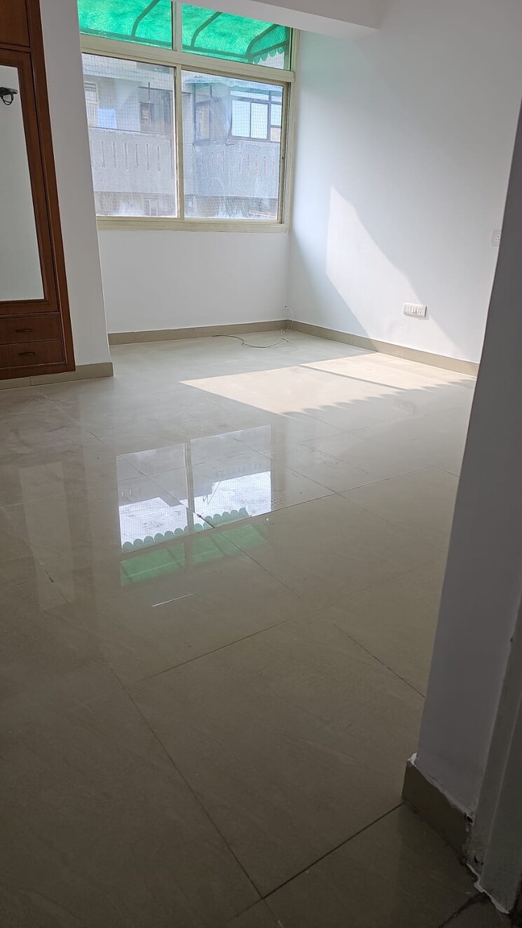 Room, sector 5 dwarka 3.5 Bedroom 1800 Sq.Ft. Apartment In Sector 5, Dwarka Delhi 8080651