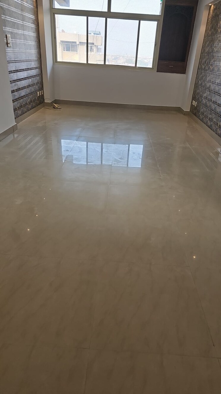 Room, sector 5 dwarka 3.5 Bedroom 1800 Sq.Ft. Apartment In Sector 5, Dwarka Delhi 8080651