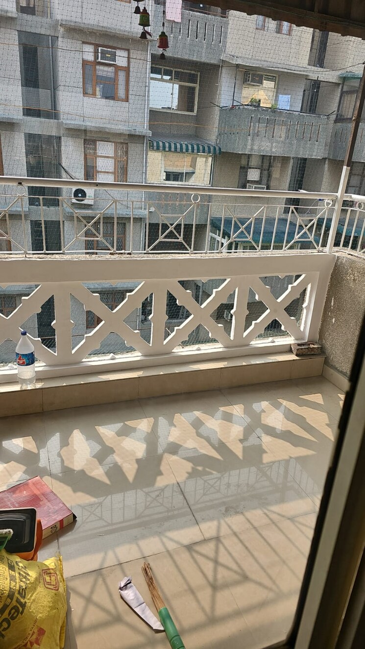 Balcony, sector 5 dwarka 3.5 Bedroom 1800 Sq.Ft. Apartment In Sector 5, Dwarka Delhi 8080651