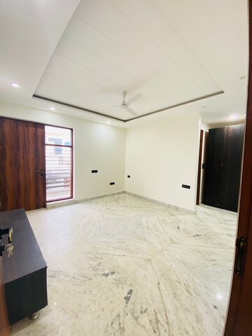 Bedroom in 4 BHK Builder Floor at Sushant Lok 2, Sector 57 – for Sale