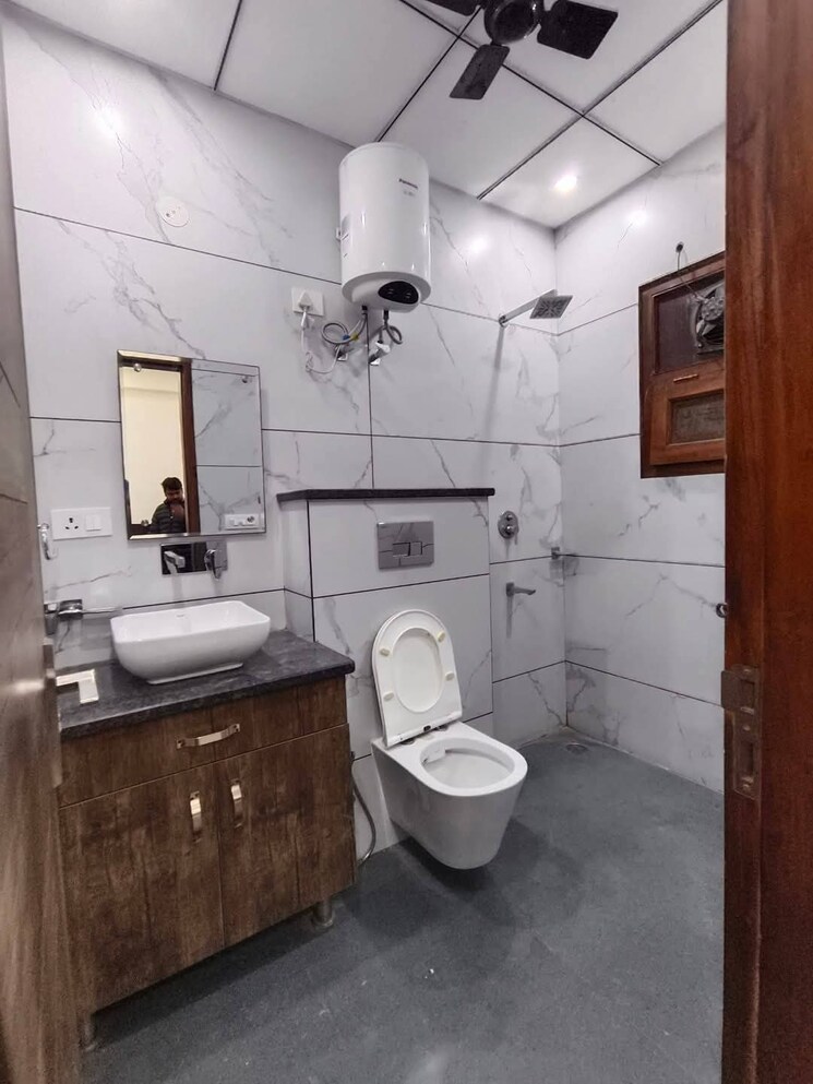 Bathroom, sector 4 2 Bedroom 152 Sq.Yd. Builder Floor In Sector 4 Gurgaon 8080639