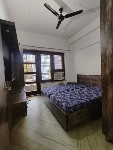 Bedroom in 2 BHK Builder Floor at Sector 7 – for Rent