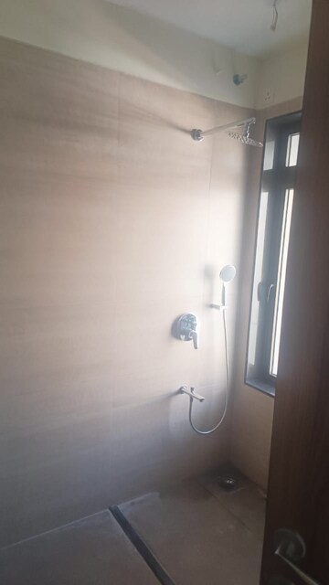 Room in 3 BHK Apartment at Hiranandani Gardens Lake Castle, Powai – for Rent