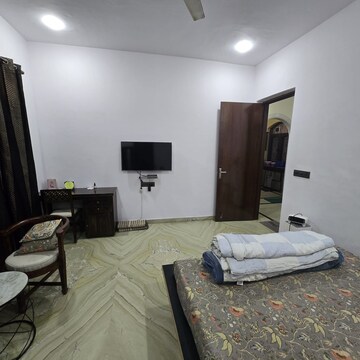 Bedroom in 3 BHK Builder Floor at Sector 31 – for Rent