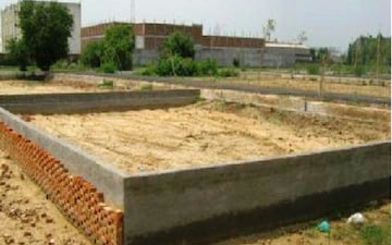 Plot For Sale in Sector 142