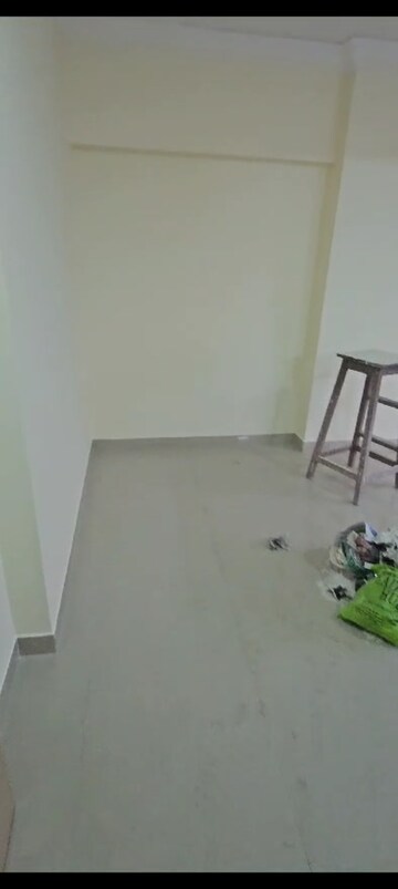 Room in 3 BHK Apartment at Jogeshwari West – for Rent