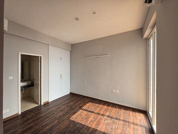 Room in 2 BHK Apartment at Supertech Hues, Sector 68 – for Rent