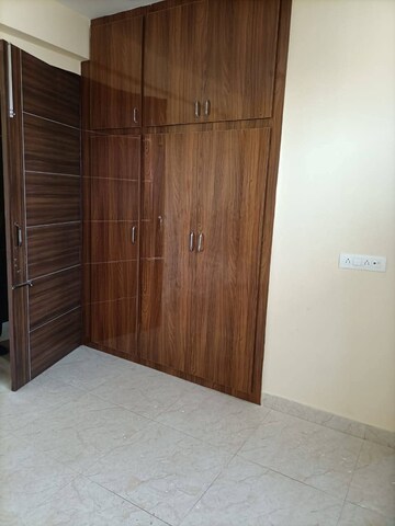Room in 2 BHK Builder Floor at Sector 9 – for Rent