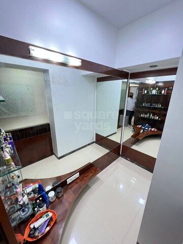 Team Area in 4 BHK Apartment at Mayfair Villa, Khar West – for Rent